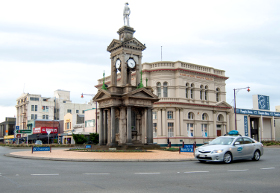 A Blue Star taxi driving around the War Memorial